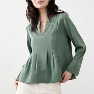 Banana Republic Factory Pleated Swing Top Size Medium